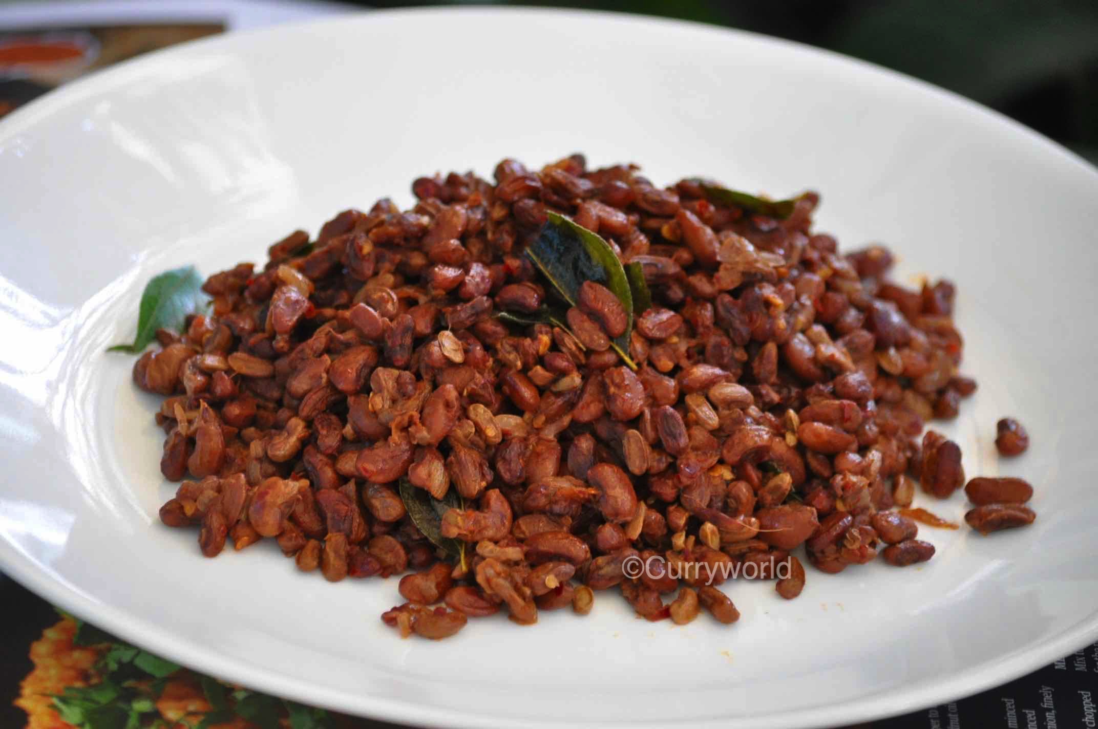 Onam Special Thrissur Style Mani Payar Mezhukkupuratti /Tender Cowpeas Stir Fry/
